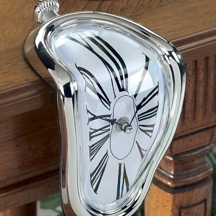 Schmelzende Wanduhr im Dali-Stil - Kreative Tischuhr - Surrealistisches Design für Zuhause und Büro