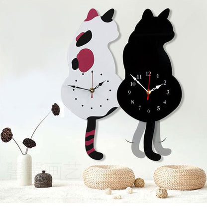 Wanduhr im Katzen-Design - Kreative Katzen-Pendeluhr - Dekorative Uhr für Wohnzimmer oder Kinderzimmer - Schwarz und Weiß