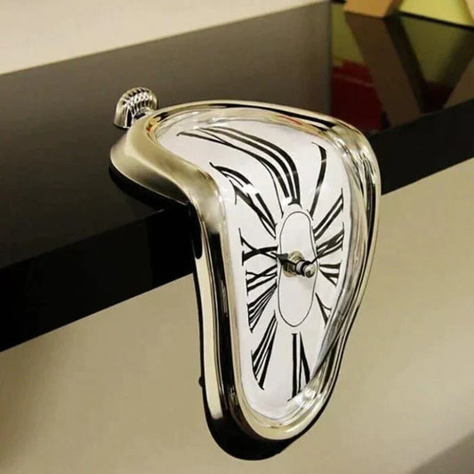 Schmelzende Wanduhr im Dali-Stil - Kreative Tischuhr - Surrealistisches Design für Zuhause und Büro